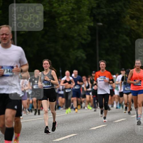 29.06.2025 - hella hamburg halbmarathon Dr. Thomas Lammeyer http://msf.ph/oto/8271763 29.06.2025 10:36:03 Kennedybrücke 1235, 1292, 2672, 3358, 3752, 4314, 4924, 5496, 5601, 5658, 5743, 6344, 7295, 7334, 7344, 7570, 7695, 7816, 7898, 8304, 8538, 8757, 9478, 9604, 9882, 10248, 10421, 10653, 11168 meine-sportfotos.de