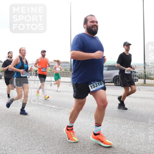 29.06.2025 - hella hamburg halbmarathon Lena Gebhardt http://msf.ph/oto/8271770 29.06.2025 10:34:52 Lombardsbrücke 13471, 13473, 15477, 3130, 15310, 1421, 1025, 1284, 1497, 1849, 2023, 2355, 2412, 3130, 3409, 3420, 4540, 4564, 4884, 5453, 6034, 6171, 6310, 6329, 6335, 6379, 6397, 6571, 6803, 6843, 7020, 7299, 7386, 7644, 7733, 8369, 8705, 8793, 9122, 9164, 9248, 9379, 9448, 9514, 10335, 10358, 10464, 10606, 10674, 11122, 11245, 11646, 11872, 12019, 12164, 12236, 12382, 12764, 13957, 15477, 16238, 16311, 16390, 16682, 16919, 17230, 18158, 18941 meine-sportfotos.de