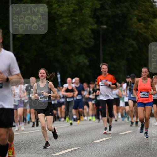 29.06.2025 - hella hamburg halbmarathon Dr. Thomas Lammeyer http://msf.ph/oto/8271774 29.06.2025 10:36:03 Kennedybrücke 1235, 1292, 2672, 3358, 3752, 4314, 4924, 5496, 5601, 5658, 5743, 6344, 7295, 7334, 7344, 7570, 7695, 7816, 7898, 8304, 8538, 8757, 9478, 9604, 9882, 10248, 10421, 10653, 11168 meine-sportfotos.de
