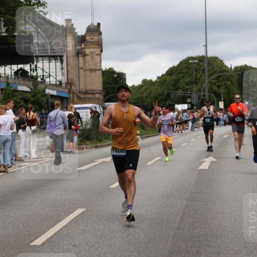 29.06.2025 - hella hamburg halbmarathon Yannick Fuchs http://msf.ph/oto/8271798 29.06.2025 10:49:09 20KM 1120, 1143, 2029, 2119, 2252, 2448, 2955, 3037, 3256, 3652, 4249, 4616, 4868, 4897, 4903, 5021, 6355, 6891, 6938, 7221, 8618, 10044, 10188, 11231, 11568, 12248, 12483, 12526, 12544, 12584, 13267, 14750, 14834, 14845, 14909, 15854, 15868, 15896, 16108, 16110, 16327, 16334, 16609, 17603, 17842, 18031, 18190, 18380, 19047 meine-sportfotos.de