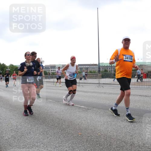 29.06.2025 - hella hamburg halbmarathon Lena Gebhardt http://msf.ph/oto/8271845 29.06.2025 10:46:21 Lombardsbrücke 1004, 1429, 1465, 1532, 1608, 1837, 1867, 1868, 2398, 2423, 2500, 2697, 2773, 2813, 2951, 2954, 3410, 3469, 4119, 4223, 4355, 4448, 4572, 4604, 5697, 5703, 5769, 5770, 5854, 5892, 6068, 6124, 6161, 6333, 6392, 7303, 7364, 7368, 7374, 7605, 7767, 7894, 7960, 7983, 8047, 8477, 8551, 8700, 9120, 9121, 9129, 9337, 9426, 9445, 9691, 10153, 10230, 11358, 11361, 11876, 11910, 12298, 12333, 12507, 12522, 13969, 14261, 15852, 16882 meine-sportfotos.de