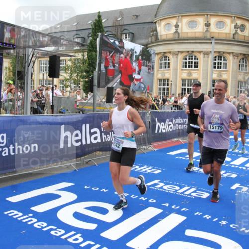 29.06.2025 - hella hamburg halbmarathon Michael Strokosch http://msf.ph/oto/8271866 29.06.2025 10:53:22 Ziel 1683, 1727, 2074, 2354, 4065, 7312, 8361, 8651, 9142, 11844, 12490, 12875, 15179, 15681, 15838, 18134, 18901 meine-sportfotos.de