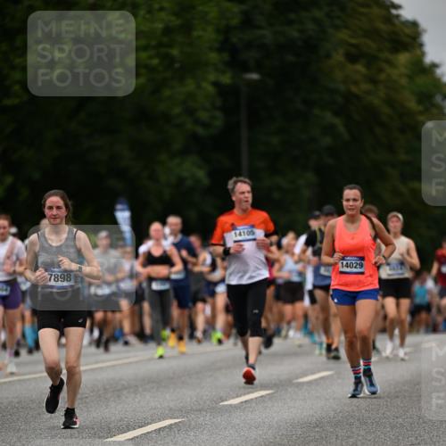 29.06.2025 - hella hamburg halbmarathon Dr. Thomas Lammeyer http://msf.ph/oto/8271891 29.06.2025 10:36:04 Kennedybrücke 1235, 1292, 2672, 3239, 3358, 3752, 4314, 4924, 5496, 5601, 5658, 5743, 6344, 7295, 7334, 7344, 7570, 7695, 7816, 7898, 8304, 8538, 8757, 9478, 9604, 9882, 10248, 10421, 10653, 11168 meine-sportfotos.de