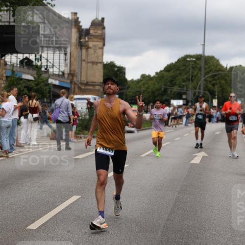 29.06.2025 - hella hamburg halbmarathon Yannick Fuchs http://msf.ph/oto/8271900 29.06.2025 10:49:09 20KM 1120, 1143, 2029, 2119, 2252, 2448, 2955, 3037, 3256, 3652, 4249, 4616, 4868, 4897, 4903, 5021, 6355, 6891, 6938, 7221, 8618, 10044, 10188, 11231, 11568, 12248, 12483, 12526, 12544, 12584, 13267, 14750, 14834, 14845, 14909, 15854, 15868, 15896, 16108, 16110, 16327, 16334, 16609, 17603, 17842, 18031, 18190, 18380, 19047 meine-sportfotos.de