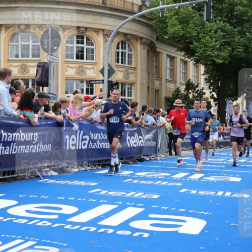 29.06.2025 - hella hamburg halbmarathon Strokosch-Dieckow http://msf.ph/oto/8271952 29.06.2025 10:46:58 Ziel 1139, 1460, 1689, 4091, 4377, 5472, 6700, 9794, 10122, 13728, 14385, 14415, 14449, 14594, 14783, 15825, 16081, 17172, 17979, 19105 meine-sportfotos.de