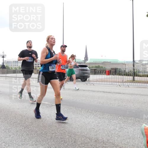 29.06.2025 - hella hamburg halbmarathon Lena Gebhardt http://msf.ph/oto/8272021 29.06.2025 10:34:53 Lombardsbrücke 10, 134, 13473, 355, 15477, 3130, 1025, 1284, 1497, 1849, 2023, 2355, 2412, 3130, 3409, 3420, 4540, 4564, 4884, 5027, 5453, 6034, 6171, 6310, 6329, 6335, 6379, 6397, 6571, 6803, 6843, 7020, 7267, 7299, 7386, 7644, 7733, 8369, 8705, 8793, 9122, 9164, 9248, 9379, 9448, 9514, 10335, 10358, 10464, 10606, 10674, 11122, 11245, 11646, 11872, 12019, 12164, 12236, 12382, 12764, 15477, 16238, 16311, 16390, 16682, 16919, 18158, 18941 meine-sportfotos.de