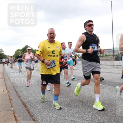 29.06.2025 - hella hamburg halbmarathon Lena Gebhardt http://msf.ph/oto/8272132 29.06.2025 10:54:24 Lombardsbrücke 15791, 1830, 987, 7946, 493, 16117, 17, 6988, 2923, 1017, 1263, 1762, 1779, 1789, 1822, 1949, 2084, 2244, 2372, 2532, 2586, 2600, 2761, 2854, 3079, 3187, 3188, 3249, 3364, 3465, 3467, 3557, 3761, 3795, 3857, 4323, 4685, 4720, 4838, 4971, 5157, 5185, 5216, 5309, 5514, 5804, 5817, 5898, 5933, 5993, 6023, 6279, 6468, 6583, 6987, 6988, 7498, 7670, 7874, 7946, 7986, 8801, 8803, 8867, 9130, 9138, 9203, 10207, 10471, 11033, 11354, 11567, 11569, 11785, 12930, 13272 meine-sportfotos.de