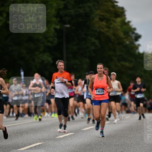 29.06.2025 - hella hamburg halbmarathon Dr. Thomas Lammeyer http://msf.ph/oto/8272144 29.06.2025 10:36:04 Kennedybrücke 1235, 1292, 2672, 3239, 3358, 3752, 4314, 4924, 5496, 5601, 5658, 5743, 6344, 7295, 7334, 7344, 7570, 7695, 7816, 7898, 8304, 8538, 8757, 9478, 9604, 9882, 10248, 10421, 10653, 11168 meine-sportfotos.de