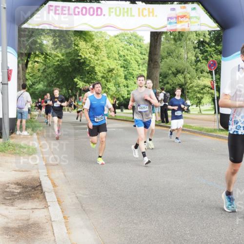29.06.2025 - hella hamburg halbmarathon MichiJ http://msf.ph/oto/8272150 29.06.2025 10:31:21 Zwischen KM18-KM19 2653, 4235, 5011, 5506, 7026, 7765, 9364, 10251, 11177, 16333, 16648, 17403, 18659, 18680, 19009 meine-sportfotos.de