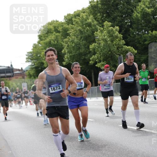 29.06.2025 - hella hamburg halbmarathon Jannik Wohlers http://msf.ph/oto/8272175 29.06.2025 10:33:56 Lombardsbrücke 1672, 2412, 2464, 2510, 2511, 2801, 3145, 4540, 4824, 4826, 5609, 6105, 6571, 6574, 7324, 7329, 8349, 8705, 8965, 9379, 10360, 10564, 11668, 11872, 12165, 12896, 13437, 13747, 13957, 14047, 14854, 14855, 14918, 15793, 15983, 16682, 16919, 17105, 17230, 17650, 17789, 18044, 18158, 18941 meine-sportfotos.de