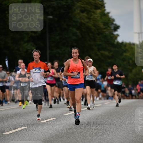 29.06.2025 - hella hamburg halbmarathon Dr. Thomas Lammeyer http://msf.ph/oto/8272176 29.06.2025 10:36:04 Kennedybrücke 1235, 1292, 2672, 3239, 3358, 3752, 4314, 4924, 5496, 5601, 5658, 5743, 6344, 7295, 7334, 7344, 7570, 7695, 7816, 7898, 8304, 8538, 8757, 9478, 9604, 9882, 10248, 10421, 10653, 11168 meine-sportfotos.de