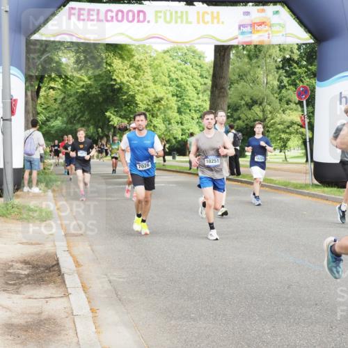 29.06.2025 - hella hamburg halbmarathon MichiJ http://msf.ph/oto/8272177 29.06.2025 10:31:21 Zwischen KM18-KM19 2653, 4235, 5011, 5506, 7026, 7765, 9364, 10251, 11177, 16333, 16648, 17403, 18659, 18680, 19009 meine-sportfotos.de