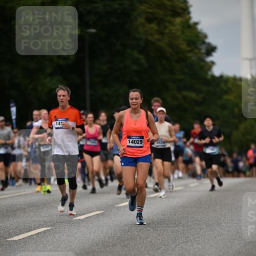 29.06.2025 - hella hamburg halbmarathon Dr. Thomas Lammeyer http://msf.ph/oto/8272183 29.06.2025 10:36:04 Kennedybrücke 1235, 1292, 2672, 3239, 3358, 3752, 4314, 4924, 5496, 5601, 5658, 5743, 6344, 7295, 7334, 7344, 7570, 7695, 7816, 7898, 8304, 8538, 8757, 9478, 9604, 9882, 10248, 10421, 10653, 11168 meine-sportfotos.de