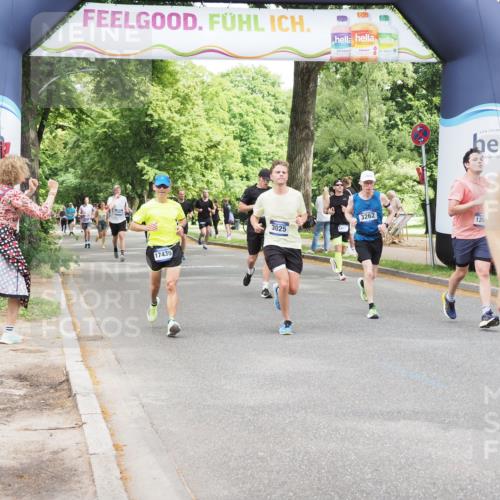 29.06.2025 - hella hamburg halbmarathon MichiJ http://msf.ph/oto/8272189 29.06.2025 10:55:59 Zwischen KM18-KM19 1406, 3025, 3262, 4663, 5176, 6028, 6083, 7802, 9674, 9845, 11582, 11611, 12653, 13285, 14270, 15858, 17439 meine-sportfotos.de