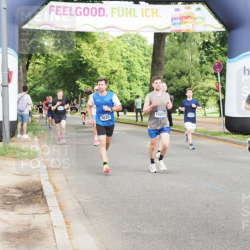 29.06.2025 - hella hamburg halbmarathon MichiJ http://msf.ph/oto/8272197 29.06.2025 10:31:21 Zwischen KM18-KM19 2653, 4235, 5011, 5506, 7026, 7765, 9364, 10251, 11177, 16333, 16648, 17403, 18659, 18680, 19009 meine-sportfotos.de