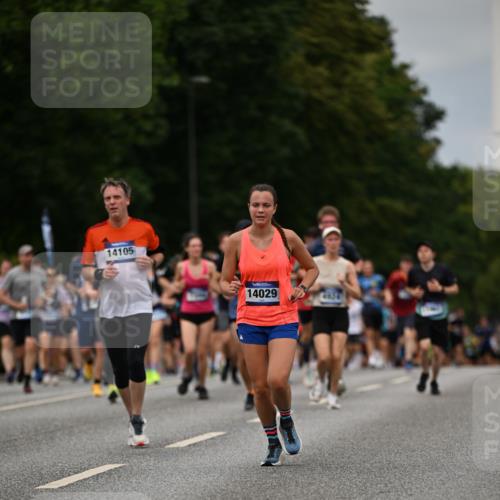 29.06.2025 - hella hamburg halbmarathon Dr. Thomas Lammeyer http://msf.ph/oto/8272200 29.06.2025 10:36:05 Kennedybrücke 1235, 1292, 2672, 3239, 3358, 3751, 3752, 4314, 4924, 5496, 5601, 5658, 5743, 6344, 7239, 7295, 7334, 7344, 7535, 7570, 7695, 7816, 7898, 8127, 8304, 8538, 8757, 9478, 9604, 9882, 10248, 10421, 10653, 11168 meine-sportfotos.de