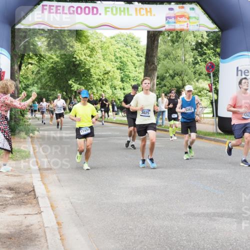 29.06.2025 - hella hamburg halbmarathon MichiJ http://msf.ph/oto/8272205 29.06.2025 10:55:59 Zwischen KM18-KM19 1406, 3025, 3262, 4663, 5176, 6028, 6083, 7802, 9674, 9845, 11582, 11611, 12653, 13285, 14270, 15858, 17439 meine-sportfotos.de