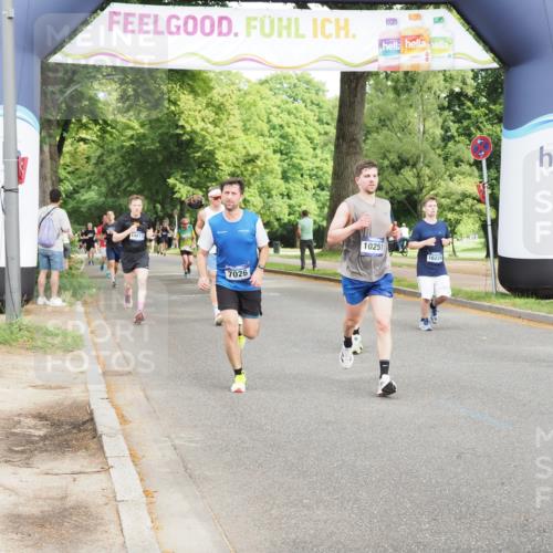 29.06.2025 - hella hamburg halbmarathon MichiJ http://msf.ph/oto/8272219 29.06.2025 10:31:22 Zwischen KM18-KM19 4235, 5011, 5506, 7026, 7765, 10251, 11177, 16224, 16333, 16648, 17403, 17516, 18680, 19009 meine-sportfotos.de