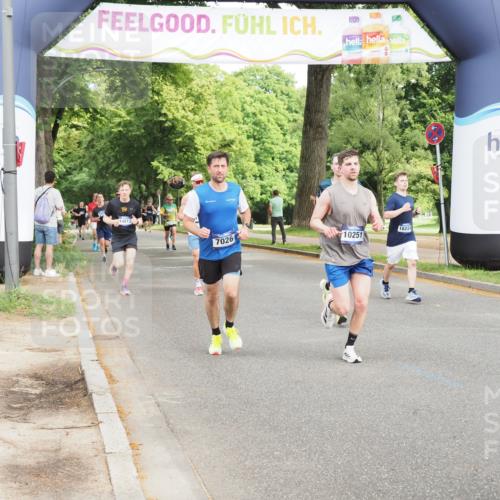 29.06.2025 - hella hamburg halbmarathon MichiJ http://msf.ph/oto/8272247 29.06.2025 10:31:22 Zwischen KM18-KM19 4235, 5011, 5506, 7026, 7765, 10251, 11177, 16224, 16333, 16648, 17403, 17516, 18680, 19009 meine-sportfotos.de