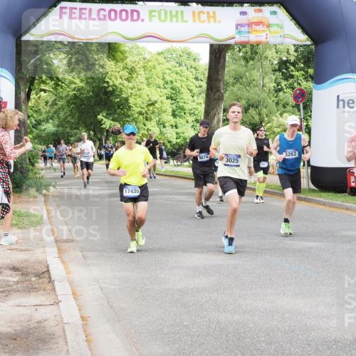 29.06.2025 - hella hamburg halbmarathon MichiJ http://msf.ph/oto/8272285 29.06.2025 10:56:00 Zwischen KM18-KM19 1406, 3025, 3262, 4663, 5176, 6028, 6083, 7802, 9674, 9845, 11611, 12653, 13285, 14270, 15858, 17439, 18617 meine-sportfotos.de