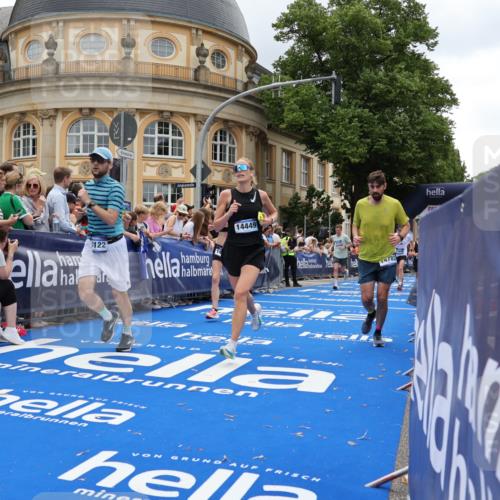 29.06.2025 - hella hamburg halbmarathon Strokosch-Dieckow http://msf.ph/oto/8272316 29.06.2025 10:47:01 Ziel 1139, 1460, 1689, 4093, 4377, 5472, 6700, 7908, 9794, 10122, 12579, 13728, 14385, 14415, 14449, 14594, 14783, 15684, 15825, 16081, 17979 meine-sportfotos.de
