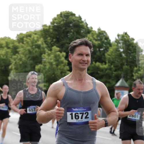29.06.2025 - hella hamburg halbmarathon Jannik Wohlers http://msf.ph/oto/8272369 29.06.2025 10:33:57 Lombardsbrücke 1672, 2412, 2464, 2510, 2511, 2801, 3145, 4540, 4824, 4826, 5609, 6105, 6571, 6574, 7324, 7329, 8349, 8705, 8965, 9379, 10360, 10564, 11872, 12165, 12896, 13437, 13747, 13957, 14047, 14854, 14855, 14918, 15793, 15983, 16682, 16919, 17105, 17230, 17650, 17789, 18044, 18158, 18941 meine-sportfotos.de