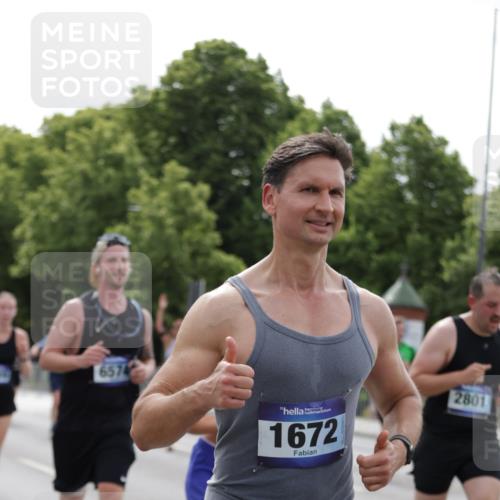 29.06.2025 - hella hamburg halbmarathon Jannik Wohlers http://msf.ph/oto/8272384 29.06.2025 10:33:57 Lombardsbrücke 1672, 2412, 2464, 2510, 2511, 2801, 3145, 4540, 4824, 4826, 5609, 6105, 6571, 6574, 7324, 7329, 8349, 8705, 8965, 9379, 10360, 10564, 11872, 12165, 12896, 13437, 13747, 13957, 14047, 14854, 14855, 14918, 15793, 15983, 16682, 16919, 17105, 17230, 17650, 17789, 18044, 18158, 18941 meine-sportfotos.de