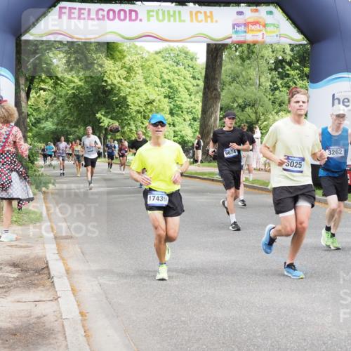 29.06.2025 - hella hamburg halbmarathon MichiJ http://msf.ph/oto/8272417 29.06.2025 10:56:00 Zwischen KM18-KM19 1406, 3025, 3262, 4663, 5176, 6028, 6083, 7802, 9674, 9845, 11611, 12653, 13285, 14270, 15858, 17439, 18617 meine-sportfotos.de