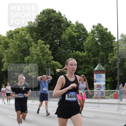 29.06.2025 - hella hamburg halbmarathon Jannik Wohlers http://msf.ph/oto/8272430 29.06.2025 10:33:59 Lombardsbrücke 1672, 2023, 2412, 2464, 2510, 2511, 2801, 3145, 4540, 4824, 4826, 5609, 6105, 6171, 6329, 6571, 6574, 7324, 7329, 7644, 8349, 8705, 8965, 9379, 10360, 10564, 11872, 12165, 13437, 13747, 13957, 14854, 14855, 14918, 15793, 15983, 16682, 16919, 17105, 17230, 17650, 18158, 18941 meine-sportfotos.de