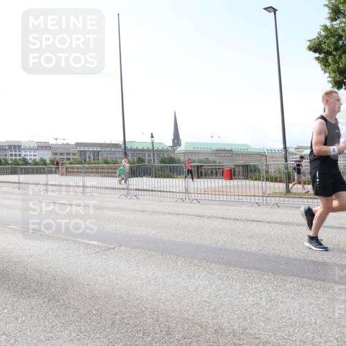29.06.2025 - hella hamburg halbmarathon Lena Gebhardt http://msf.ph/oto/8272468 29.06.2025 10:11:25 Lombardsbrücke 1531, 1723, 1866, 2868, 3837, 4287, 5254, 5653, 7271, 7370, 8115, 8171, 8206, 8207, 8368, 8561, 8807, 8810, 9119, 10196, 10372, 10428, 11149, 11321, 11755, 12286, 12556, 12571, 12790, 12836, 13203, 13603, 13939, 14008, 14022, 14149, 15009, 15252, 15797, 15908, 15945, 16383, 17080, 17142, 17500, 17787, 17866, 18278, 18382, 19172, 19241 meine-sportfotos.de