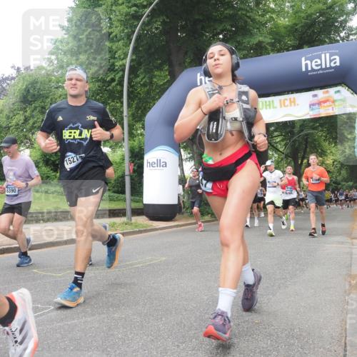 29.06.2025 - hella hamburg halbmarathon KatJ http://msf.ph/oto/8272529 29.06.2025 10:39:57 Zwischen KM18-KM19 1257, 1706, 2111, 2540, 2595, 4837, 5169, 5194, 6164, 6390, 7130, 7475, 7786, 8447 meine-sportfotos.de