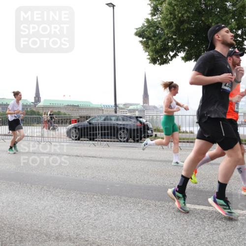 29.06.2025 - hella hamburg halbmarathon Lena Gebhardt http://msf.ph/oto/8272547 29.06.2025 10:34:54 Lombardsbrücke 13473, 235, 1025, 1284, 1497, 1849, 2023, 2355, 2376, 3130, 3409, 3420, 4540, 4564, 4884, 5027, 5453, 6034, 6171, 6310, 6329, 6335, 6379, 6397, 6571, 6803, 6843, 7020, 7267, 7299, 7386, 7644, 7733, 7927, 8369, 8705, 8793, 9122, 9164, 9248, 9379, 9448, 9514, 10335, 10358, 10464, 10606, 10674, 11122, 11233, 11245, 11646, 12019, 12164, 12236, 12382, 12764, 15477, 16238, 16311, 16390, 16682, 18158, 18941 meine-sportfotos.de