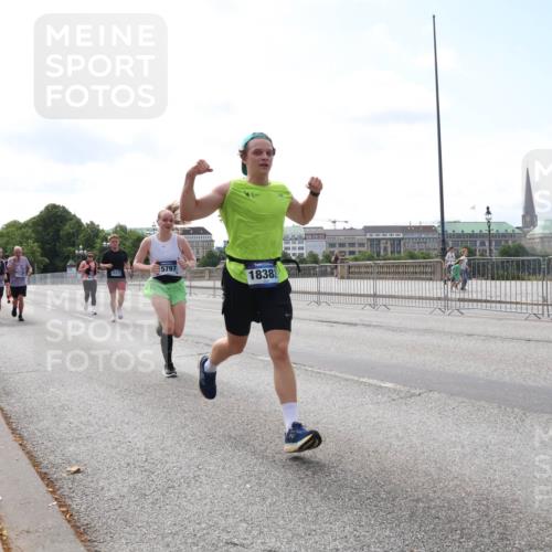 29.06.2025 - hella hamburg halbmarathon Lena Gebhardt http://msf.ph/oto/8272592 29.06.2025 10:11:25 Lombardsbrücke 1531, 1723, 1866, 2868, 3837, 4287, 5254, 5653, 7271, 7370, 8115, 8171, 8206, 8207, 8368, 8561, 8807, 8810, 9119, 10196, 10372, 10428, 11149, 11321, 11755, 12286, 12556, 12571, 12790, 12836, 13203, 13603, 13939, 14008, 14022, 14149, 15009, 15252, 15797, 15908, 15945, 16383, 17080, 17142, 17500, 17787, 17866, 18278, 18382, 19172, 19241 meine-sportfotos.de