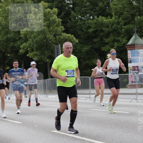 29.06.2025 - hella hamburg halbmarathon Jannik Wohlers http://msf.ph/oto/8272624 29.06.2025 10:34:05 Lombardsbrücke 1025, 1672, 2023, 2412, 2464, 2510, 2511, 2801, 3420, 4540, 4824, 4826, 5609, 6034, 6105, 6171, 6329, 6571, 6574, 7386, 7644, 7733, 8705, 8965, 9164, 9379, 10335, 10564, 10674, 11872, 13747, 13957, 14854, 14855, 14918, 16238, 16311, 16390, 16682, 16919, 17230, 17650, 18158, 18941 meine-sportfotos.de