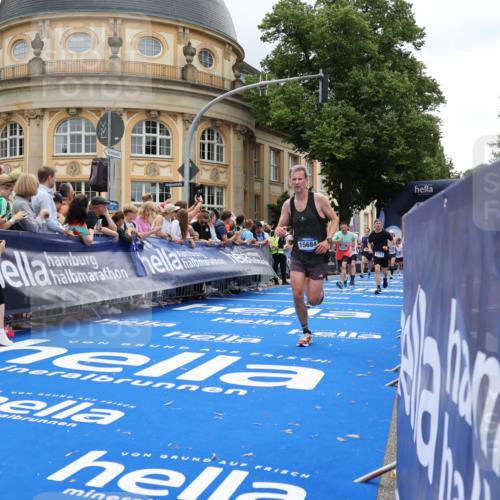 29.06.2025 - hella hamburg halbmarathon Strokosch-Dieckow http://msf.ph/oto/8272634 29.06.2025 10:47:09 Ziel 1460, 2623, 4093, 5472, 6134, 6373, 6700, 6716, 7480, 7908, 9794, 10208, 10211, 12579, 13007, 13672, 15684, 16286, 17718, 17915, 18856 meine-sportfotos.de