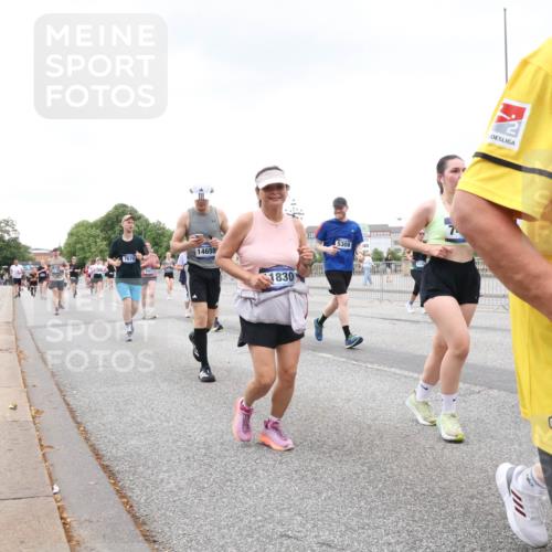 29.06.2025 - hella hamburg halbmarathon Lena Gebhardt http://msf.ph/oto/8272662 29.06.2025 10:54:25 Lombardsbrücke 7670, 14655, 1830, 5309, 1263, 1762, 1779, 1789, 1822, 1949, 2084, 2244, 2372, 2532, 2586, 2600, 2761, 2854, 3079, 3187, 3188, 3249, 3364, 3465, 3467, 3557, 3761, 3795, 3857, 4323, 4685, 4720, 4838, 4971, 5157, 5185, 5216, 5309, 5514, 5804, 5817, 5898, 5933, 5993, 6023, 6279, 6468, 6583, 6987, 6988, 7498, 7670, 7874, 7946, 7986, 8801, 8803, 8867, 9130, 9138, 9203, 10207, 10471, 11033, 11354, 11567, 11569, 11785, 12930, 13272 meine-sportfotos.de