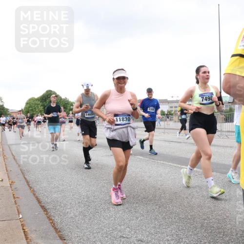 29.06.2025 - hella hamburg halbmarathon Lena Gebhardt http://msf.ph/oto/8272720 29.06.2025 10:54:25 Lombardsbrücke 14655, 11830, 5309, 7498, 1263, 1762, 1779, 1789, 1822, 1949, 2084, 2244, 2372, 2532, 2586, 2600, 2761, 2854, 3079, 3187, 3188, 3249, 3364, 3465, 3467, 3557, 3761, 3795, 3857, 4323, 4685, 4720, 4838, 4971, 5157, 5185, 5216, 5309, 5514, 5804, 5817, 5898, 5933, 5993, 6023, 6279, 6468, 6583, 6987, 6988, 7498, 7670, 7874, 7946, 7986, 8801, 8803, 8867, 9130, 9138, 9203, 10207, 10471, 11033, 11354, 11567, 11569, 11785, 12930, 13272 meine-sportfotos.de