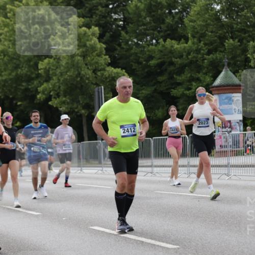 29.06.2025 - hella hamburg halbmarathon Jannik Wohlers http://msf.ph/oto/8272736 29.06.2025 10:34:05 Lombardsbrücke 1025, 1672, 2023, 2412, 2464, 2510, 2511, 2801, 3420, 4540, 4824, 4826, 5609, 6034, 6105, 6171, 6329, 6571, 6574, 7386, 7644, 7733, 8705, 8965, 9164, 9379, 10335, 10564, 10674, 11872, 13747, 13957, 14854, 14855, 14918, 16238, 16311, 16390, 16682, 16919, 17230, 17650, 18158, 18941 meine-sportfotos.de
