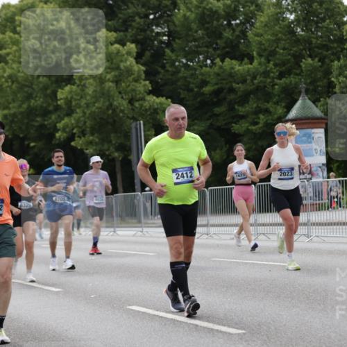 29.06.2025 - hella hamburg halbmarathon Jannik Wohlers http://msf.ph/oto/8272766 29.06.2025 10:34:05 Lombardsbrücke 1025, 1672, 2023, 2412, 2464, 2510, 2511, 2801, 3420, 4540, 4824, 4826, 5609, 6034, 6105, 6171, 6329, 6571, 6574, 7386, 7644, 7733, 8705, 8965, 9164, 9379, 10335, 10564, 10674, 11872, 13747, 13957, 14854, 14855, 14918, 16238, 16311, 16390, 16682, 16919, 17230, 17650, 18158, 18941 meine-sportfotos.de