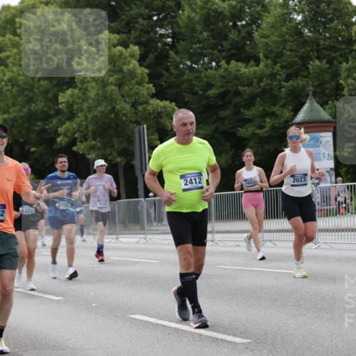 29.06.2025 - hella hamburg halbmarathon Jannik Wohlers http://msf.ph/oto/8272772 29.06.2025 10:34:05 Lombardsbrücke 1025, 1672, 2023, 2412, 2464, 2510, 2511, 2801, 3420, 4540, 4824, 4826, 5609, 6034, 6105, 6171, 6329, 6571, 6574, 7386, 7644, 7733, 8705, 8965, 9164, 9379, 10335, 10564, 10674, 11872, 13747, 13957, 14854, 14855, 14918, 16238, 16311, 16390, 16682, 16919, 17230, 17650, 18158, 18941 meine-sportfotos.de