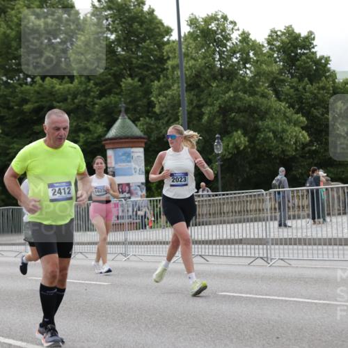 29.06.2025 - hella hamburg halbmarathon Jannik Wohlers http://msf.ph/oto/8272805 29.06.2025 10:34:06 Lombardsbrücke 1025, 1672, 2023, 2412, 2510, 2511, 2801, 3420, 4540, 4824, 4826, 5609, 6034, 6105, 6171, 6329, 6571, 6574, 6843, 7386, 7644, 7733, 8705, 8965, 9164, 9379, 9448, 10335, 10564, 10674, 11872, 12164, 13747, 13957, 14854, 14855, 14918, 16238, 16311, 16390, 16682, 16919, 17230, 17650, 18158, 18941 meine-sportfotos.de