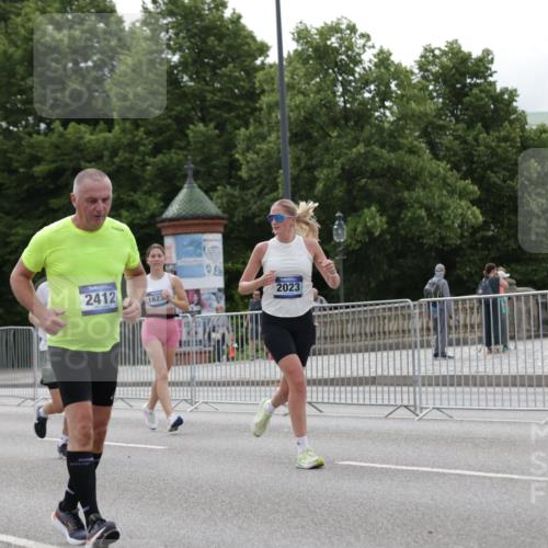 29.06.2025 - hella hamburg halbmarathon Jannik Wohlers http://msf.ph/oto/8272837 29.06.2025 10:34:06 Lombardsbrücke 1025, 1672, 2023, 2412, 2510, 2511, 2801, 3420, 4540, 4824, 4826, 5609, 6034, 6105, 6171, 6329, 6571, 6574, 6843, 7386, 7644, 7733, 8705, 8965, 9164, 9379, 9448, 10335, 10564, 10674, 11872, 12164, 13747, 13957, 14854, 14855, 14918, 16238, 16311, 16390, 16682, 16919, 17230, 17650, 18158, 18941 meine-sportfotos.de