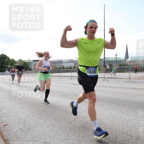 29.06.2025 - hella hamburg halbmarathon Lena Gebhardt http://msf.ph/oto/8272839 29.06.2025 10:11:25 Lombardsbrücke 1531, 1723, 1866, 2868, 3837, 4287, 5254, 5653, 7271, 7370, 8115, 8171, 8206, 8207, 8368, 8561, 8807, 8810, 9119, 10196, 10372, 10428, 11149, 11321, 11755, 12286, 12556, 12571, 12790, 12836, 13203, 13603, 13939, 14008, 14022, 14149, 15009, 15252, 15797, 15908, 15945, 16383, 17080, 17142, 17500, 17787, 17866, 18278, 18382, 19172, 19241 meine-sportfotos.de