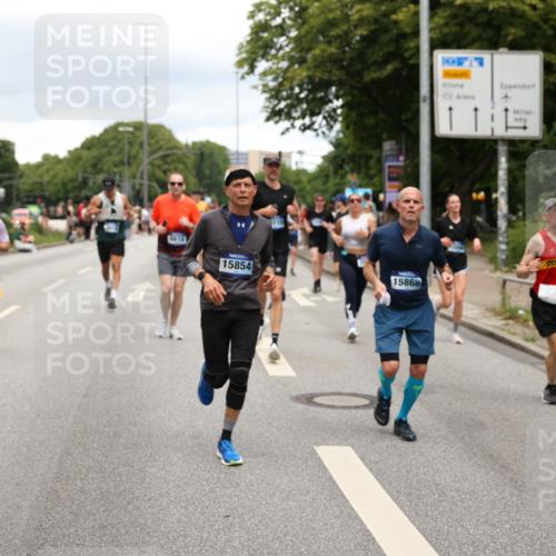 29.06.2025 - hella hamburg halbmarathon Yannick Fuchs http://msf.ph/oto/8272854 29.06.2025 10:49:12 20KM 1120, 1143, 2029, 2252, 2448, 3037, 3256, 4249, 4616, 4868, 4897, 4903, 5021, 6355, 6891, 6938, 7221, 8618, 8691, 10044, 10188, 10582, 11231, 11568, 12248, 12483, 12526, 12544, 12584, 13234, 13236, 13267, 13470, 14750, 14834, 14845, 14909, 15300, 15854, 15868, 15896, 16108, 16110, 16213, 16327, 16334, 16609, 17603, 17940, 18031, 18190, 18290, 19047 meine-sportfotos.de
