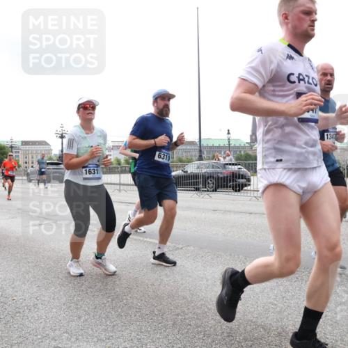29.06.2025 - hella hamburg halbmarathon Lena Gebhardt http://msf.ph/oto/8272909 29.06.2025 10:34:55 Lombardsbrücke 12382, 7020, 16311, 6310, 1347, 1025, 1284, 1497, 1849, 2023, 2355, 2376, 2751, 3130, 3409, 3420, 4540, 4564, 4884, 5027, 5453, 6034, 6171, 6189, 6310, 6329, 6335, 6379, 6397, 6803, 6843, 7020, 7267, 7299, 7386, 7644, 7733, 7927, 8369, 8705, 8793, 9122, 9164, 9248, 9448, 9514, 10335, 10358, 10464, 10606, 10674, 11122, 11233, 11245, 11646, 12019, 12164, 12236, 12382, 12764, 15477, 16238, 16311, 16390, 16682, 18158 meine-sportfotos.de