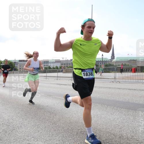 29.06.2025 - hella hamburg halbmarathon Lena Gebhardt http://msf.ph/oto/8272993 29.06.2025 10:11:25 Lombardsbrücke 1531, 1723, 1866, 2868, 3837, 4287, 5254, 5653, 7271, 7370, 8115, 8171, 8206, 8207, 8368, 8561, 8807, 8810, 9119, 10196, 10372, 10428, 11149, 11321, 11755, 12286, 12556, 12571, 12790, 12836, 13203, 13603, 13939, 14008, 14022, 14149, 15009, 15252, 15797, 15908, 15945, 16383, 17080, 17142, 17500, 17787, 17866, 18278, 18382, 19172, 19241 meine-sportfotos.de
