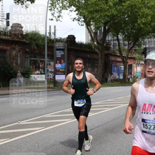 29.06.2025 - hella hamburg halbmarathon Yannick Fuchs http://msf.ph/oto/8273016 29.06.2025 10:37:05 20KM 1312, 1353, 1700, 2233, 4235, 4823, 5011, 5436, 6721, 6770, 7035, 7448, 7734, 7765, 7865, 9371, 9833, 10216, 10469, 11907, 12839, 13446, 14226, 14447, 14560, 14811, 14813, 15095, 15175, 15255, 15270, 15297, 15301, 15535, 16295, 16333, 16507, 16626, 16660, 16677, 17000, 17016, 17177, 17363, 17733, 17864, 17911, 18275, 18330, 18559, 18632, 18659, 18680, 18920 meine-sportfotos.de