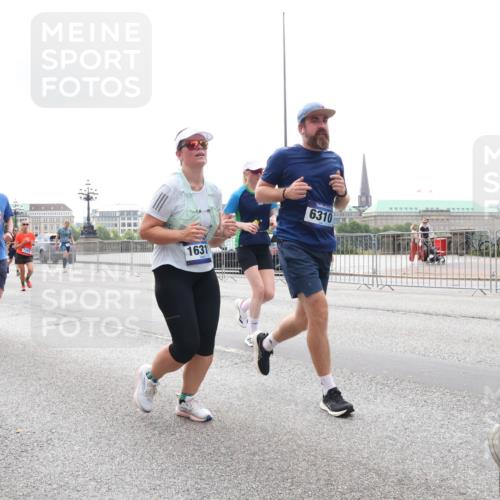 29.06.2025 - hella hamburg halbmarathon Lena Gebhardt http://msf.ph/oto/8273050 29.06.2025 10:34:55 Lombardsbrücke 12382, 226, 1631, 6310, 1025, 1284, 1497, 1849, 2023, 2355, 2376, 2751, 3130, 3409, 3420, 4540, 4564, 4884, 5027, 5453, 6034, 6171, 6189, 6310, 6329, 6335, 6379, 6397, 6803, 6843, 7020, 7267, 7299, 7386, 7644, 7733, 7927, 8369, 8705, 8793, 9122, 9164, 9248, 9448, 9514, 10335, 10358, 10464, 10606, 10674, 11122, 11233, 11245, 11646, 12019, 12164, 12236, 12382, 12764, 15477, 16238, 16311, 16390, 16682, 18158 meine-sportfotos.de