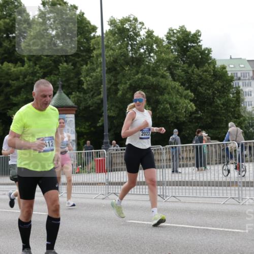 29.06.2025 - hella hamburg halbmarathon Jannik Wohlers http://msf.ph/oto/8273059 29.06.2025 10:34:06 Lombardsbrücke 1025, 1672, 2023, 2412, 2510, 2511, 2801, 3420, 4540, 4824, 4826, 5609, 6034, 6105, 6171, 6329, 6571, 6574, 6843, 7386, 7644, 7733, 8705, 8965, 9164, 9379, 9448, 10335, 10564, 10674, 11872, 12164, 13747, 13957, 14854, 14855, 14918, 16238, 16311, 16390, 16682, 16919, 17230, 17650, 18158, 18941 meine-sportfotos.de