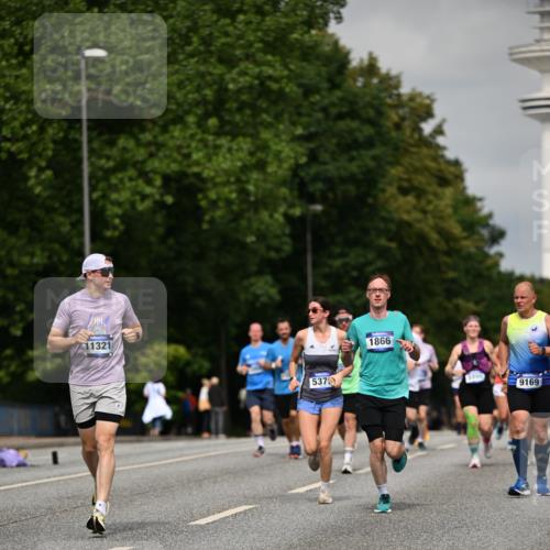 29.06.2025 - hella hamburg halbmarathon Dr. Thomas Lammeyer http://msf.ph/oto/8273088 29.06.2025 10:15:20 Kennedybrücke 1166, 1531, 1866, 1992, 4227, 5254, 5379, 5990, 5991, 7571, 8807, 8810, 9169, 9191, 10372, 10428, 11321 meine-sportfotos.de